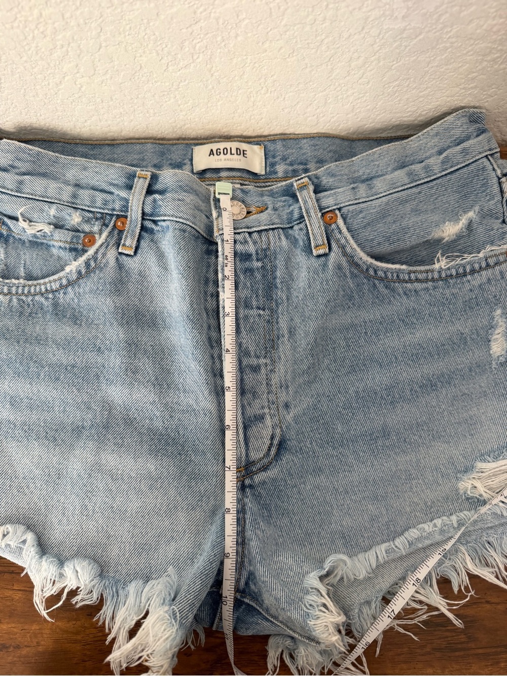 Agolde PARKER VINTAGE CUT OFF SHORT IN SWAPMEET size 28 - Picture 7 of 9